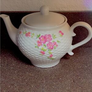 Floral White Cottagecore Teapot💕